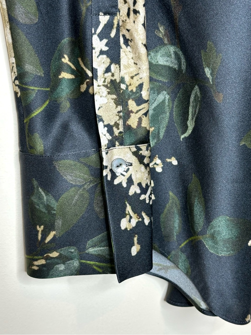 Vince Silk Camilla Button up Dark Floral Blouse Top Size XS Collar Black Cream - Picture 6 of 16